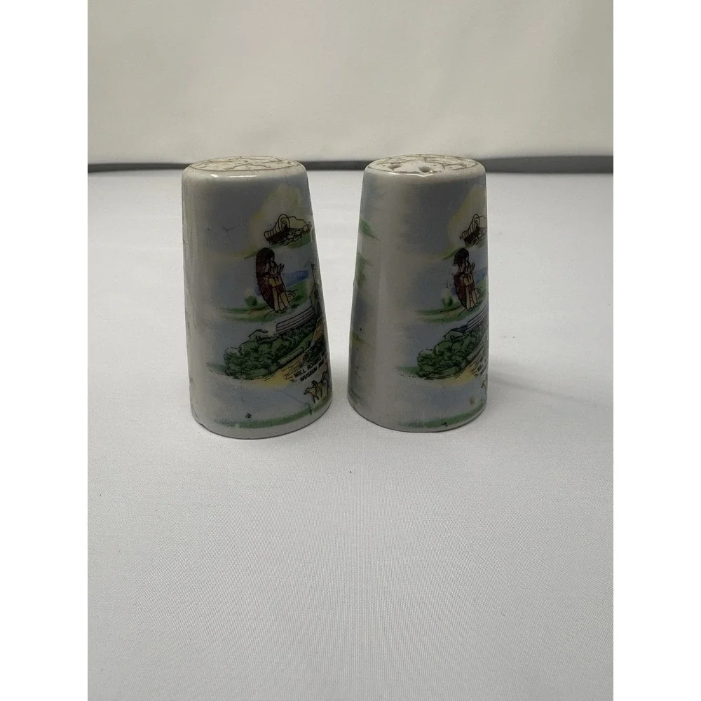 Vintage Oklahoma Sooner State Salt & Pepper Set Landmarks Tourist Souvenir Retro